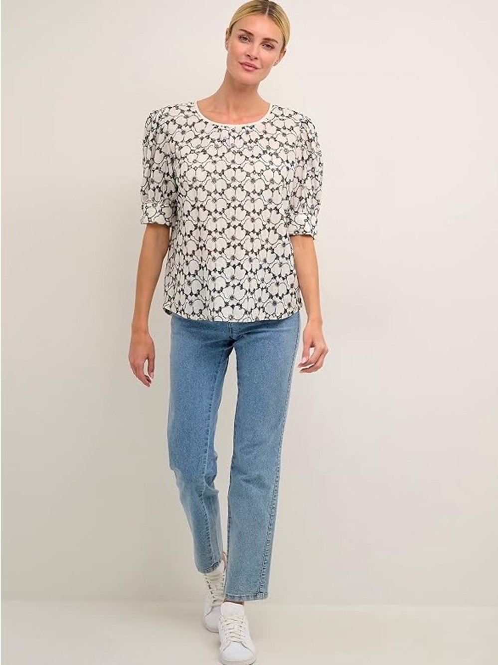 Kaffe women’s Black & White Floral eyelet Short Sleeve Top size small